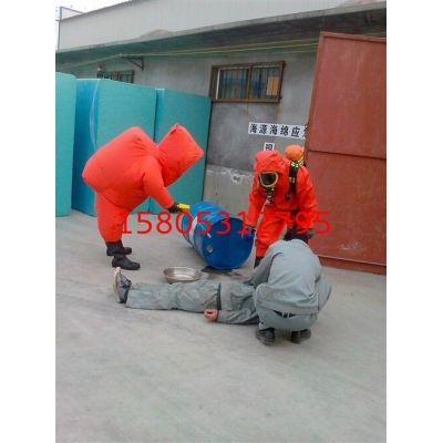 使用防化服时应该注意以下事项